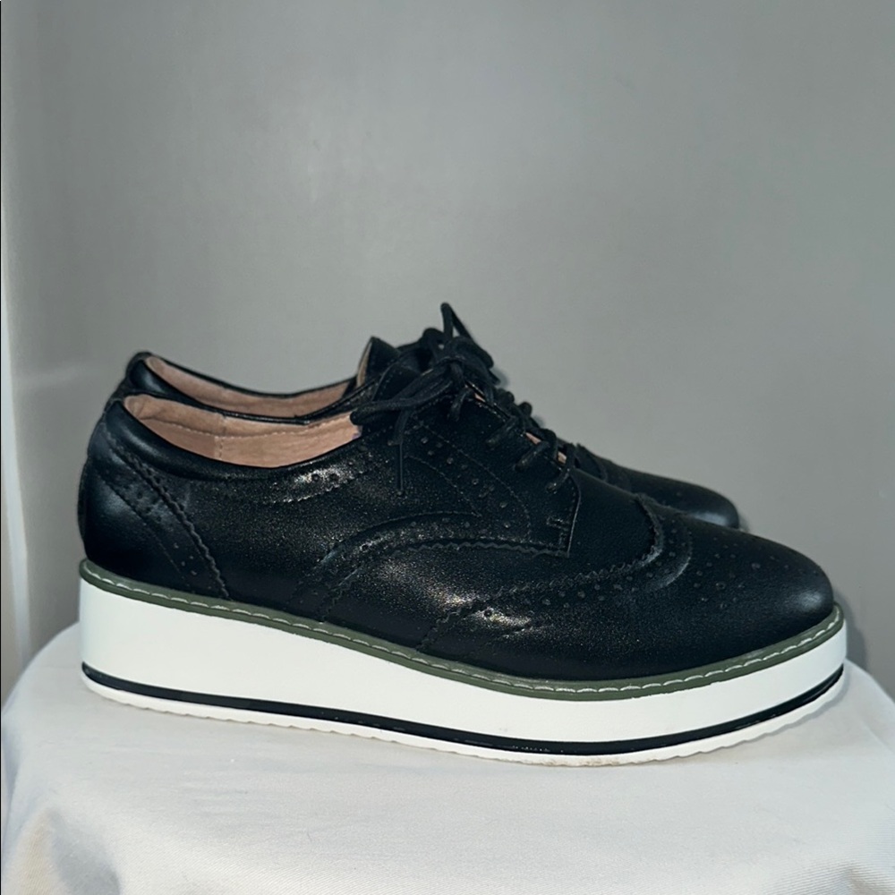 Classic Black Brogue platform Shoes NWOT